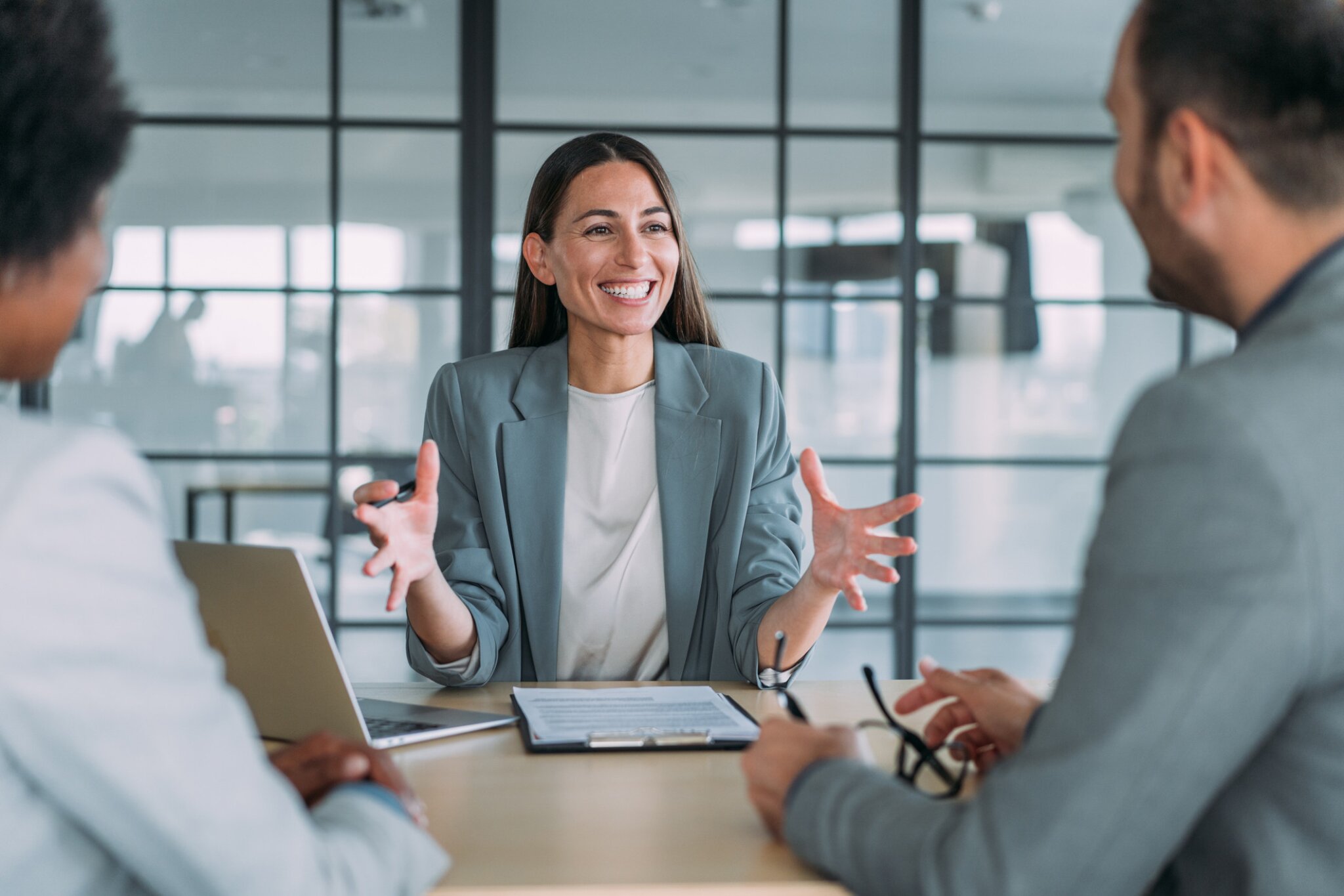 A advisor sits with her clients.
